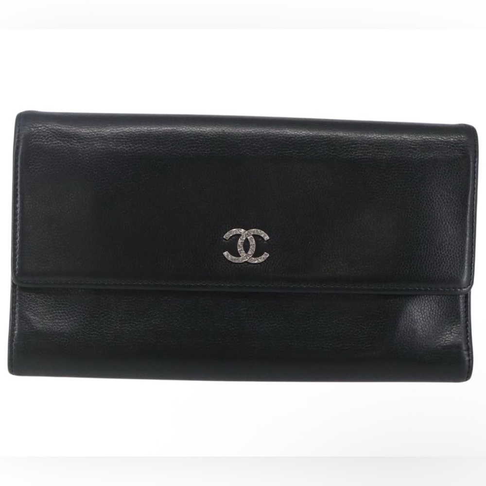 Chanel  Black trifold wallet